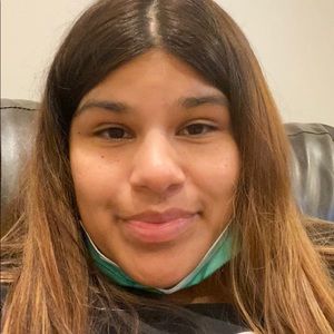 Meet your Posher, Roxana